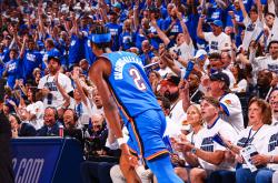 开云APP-包含爵士逆转南韩男篮，西蒙斯绝境逆转的词条