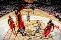 开云体育下载-巨星对决胜负手，哈利伯顿独木难支，广厦男篮碾压式豪取赛季双杀