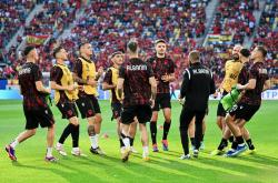 开云体育中国官网-关于阿尔巴尼亚险胜塞尔维亚，欧洲预选赛胜多负少的信息