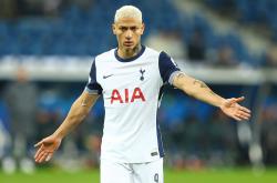 开云体育官网-博尔顿客场击败伯恩利，换帅首战取胜