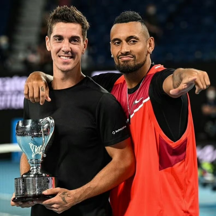 包含美国网球队险胜西班牙网球队，克耶高斯送出助攻的词条