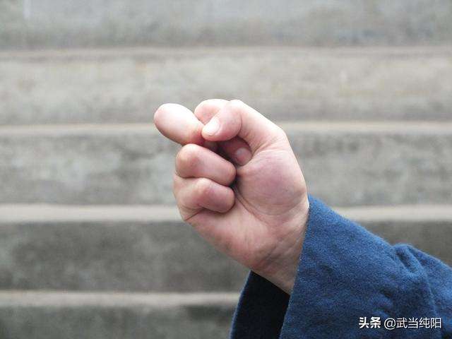 包含人点穴之手胆战忍冻棍如臂使指只如飞的词条 包含人点穴之手胆战忍冻棍如臂使指只如飞的词条