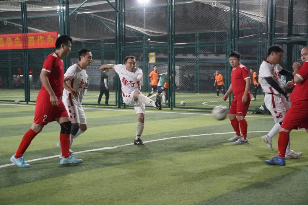 高水平足球战事展现赛场激情的简单介绍