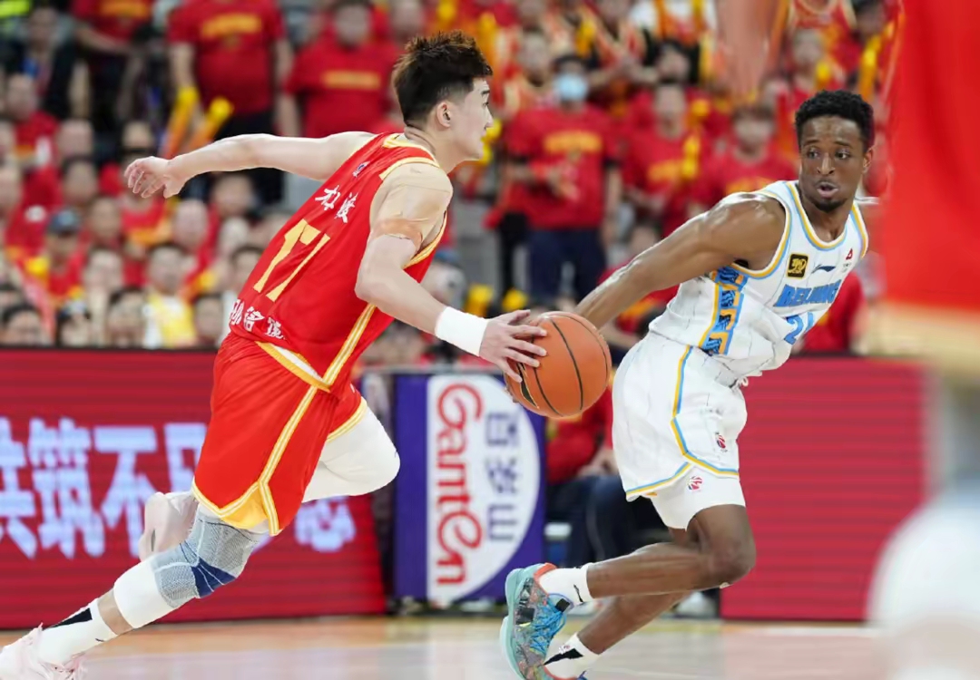 各支球队在赛场上展现出色表现