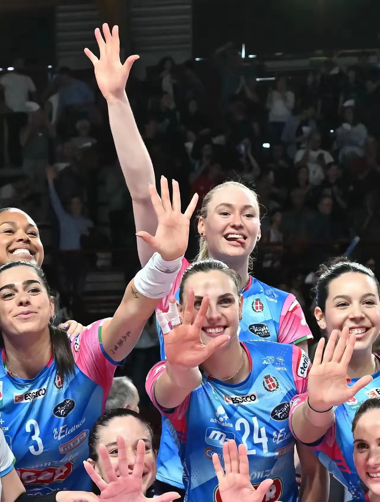 关于意大利女篮队以强势表现晋级决赛，实力保持不败的信息