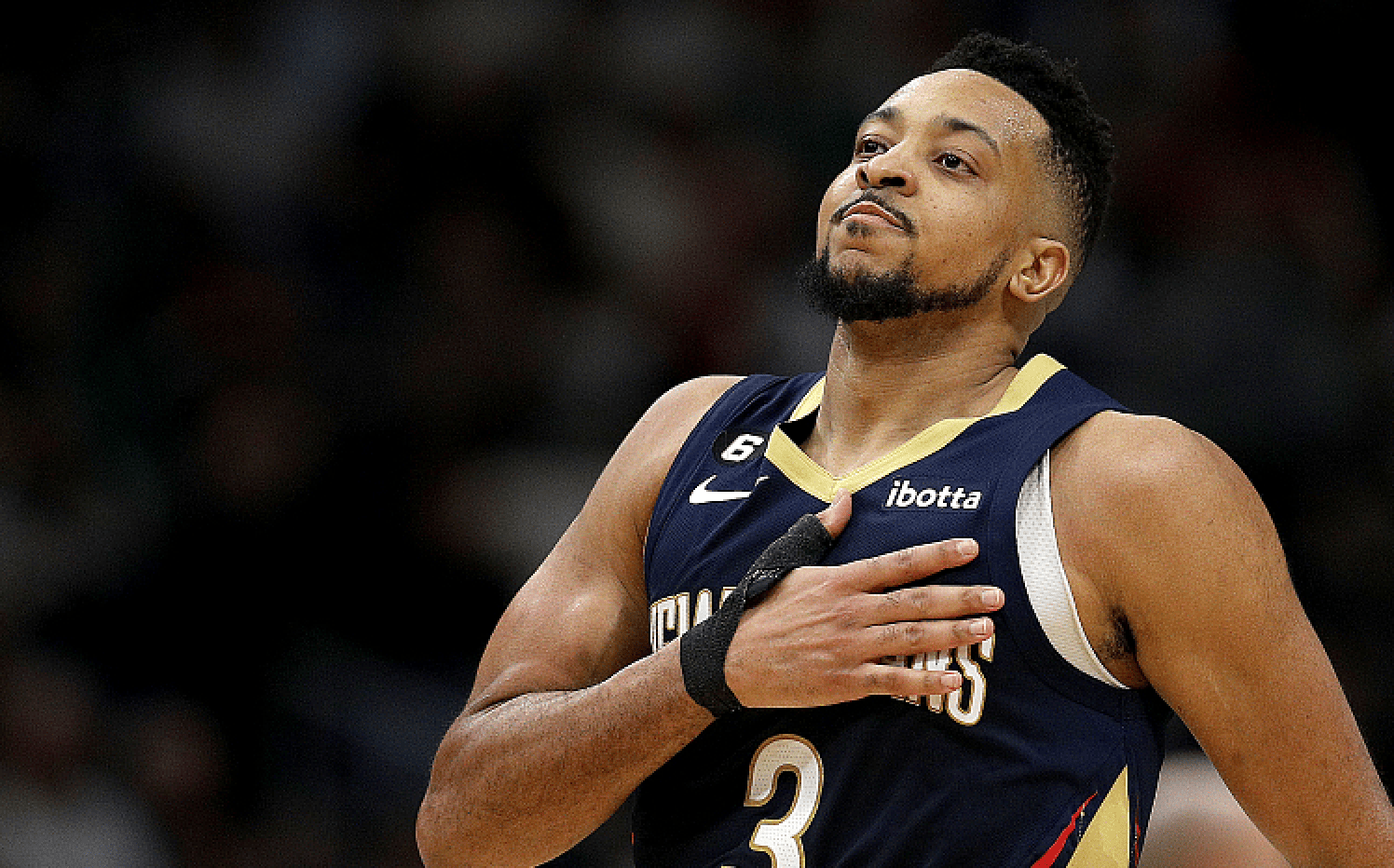 骑士险胜天津队，麦科勒姆关键制胜