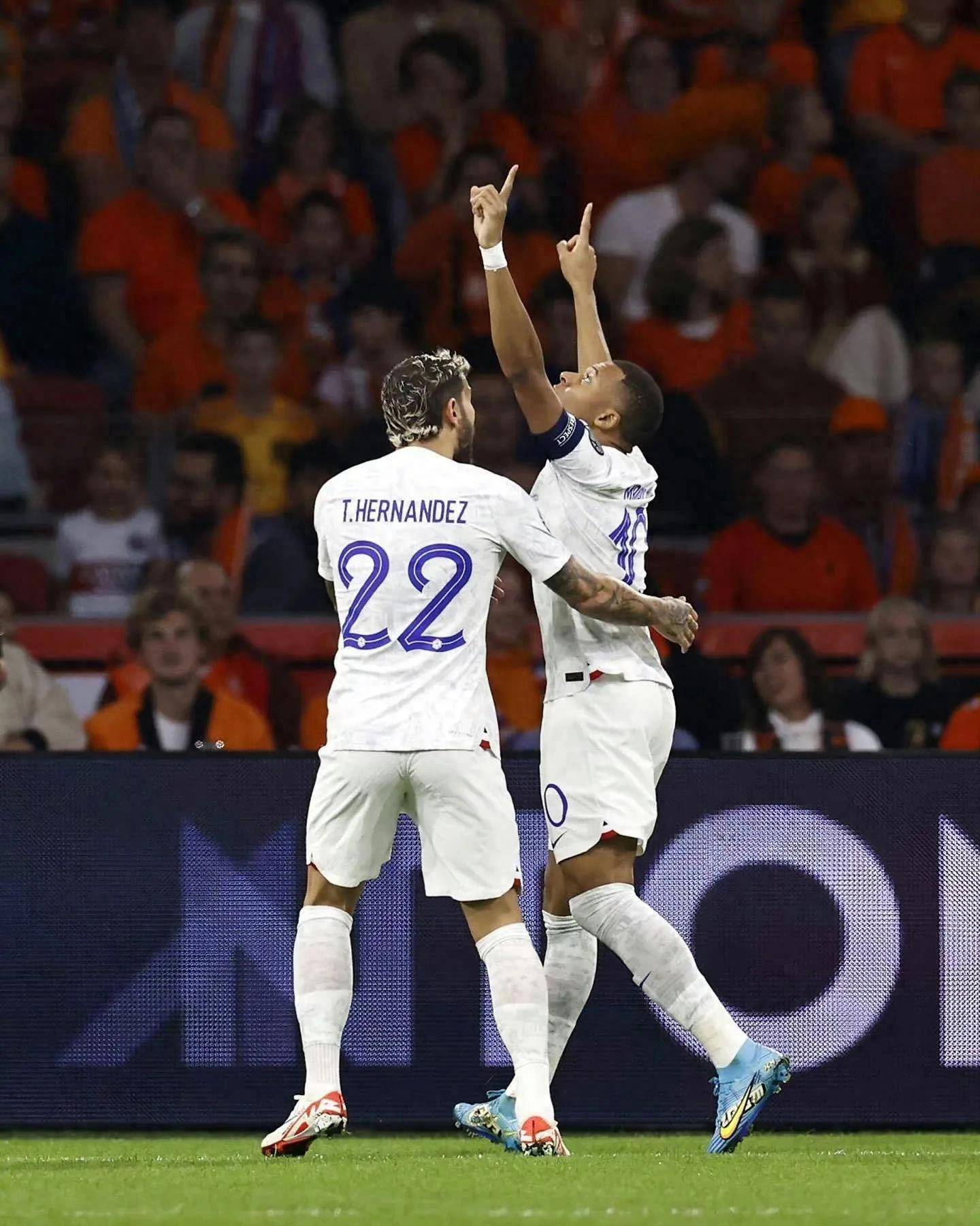 波兰险胜国际米兰，姆巴佩关键制胜的简单介绍