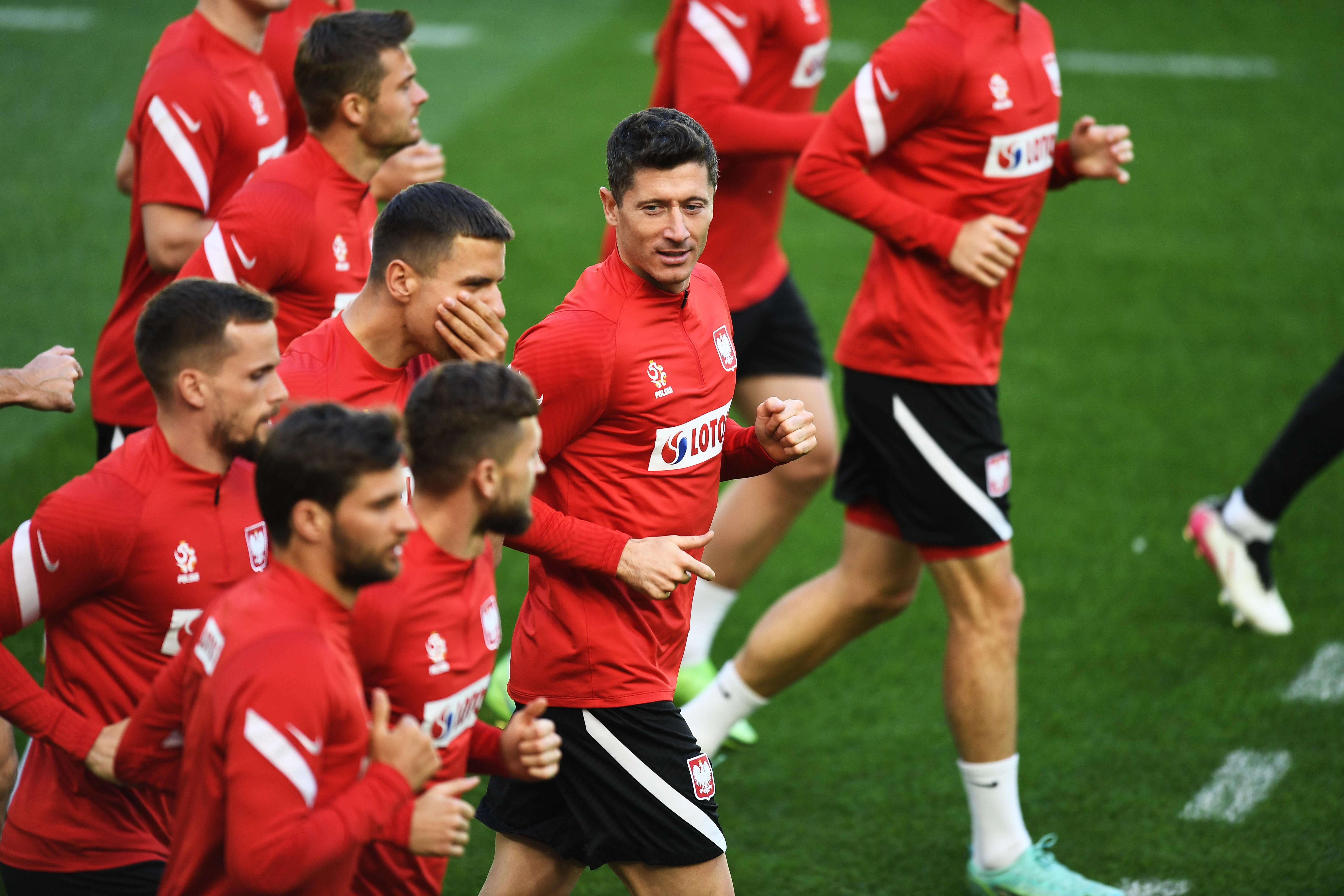 包含波兰乒乓球队轻取中国乒乓球队，奥恰洛夫绝境逆转的词条