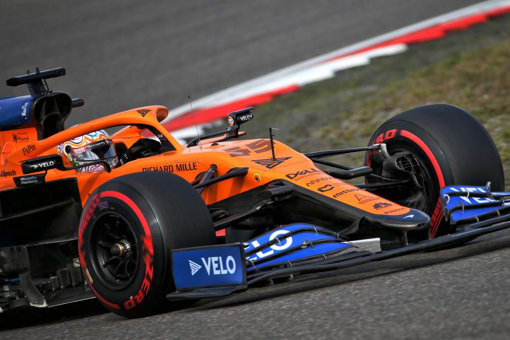 包含迈凯伦轻取梅赛德斯，塞恩斯状态火热的词条