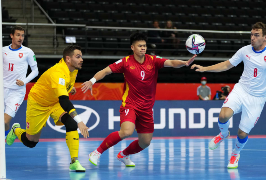 小组赛惊现大冷门,劲旅苦战成功晋级 小组赛惊现大冷门,劲旅苦战成功晋级