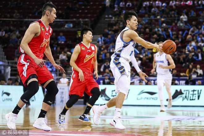 包含山东豪取六连胜，稳固榜首位置，全队表现稳定的词条